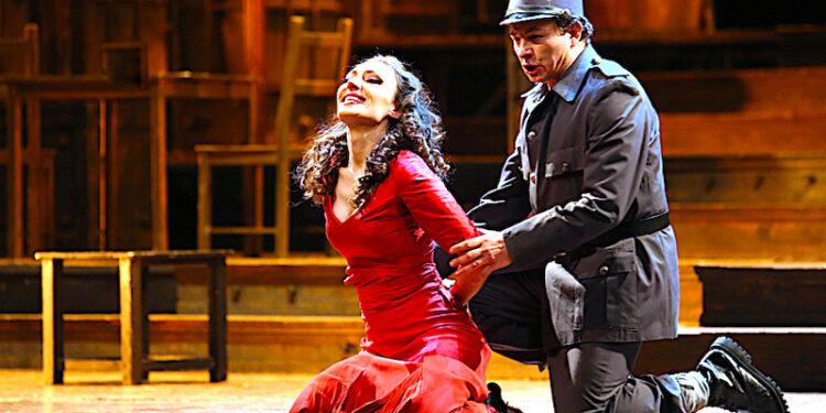 Robotnica, żołnierz i ogień uczuć – „Carmen”