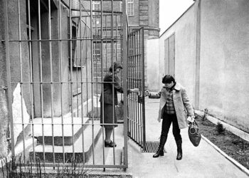 Wiara, duma i uprzedzenia – „Między nami dobrze jest”