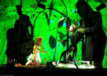 Mała dziewczynka lękająca się świata